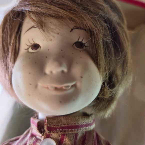 973 Kalico Kids “Toby the Newsboy” Porcelain Boy Doll 18" by Suzanne Gibson - Picture 8 of 10